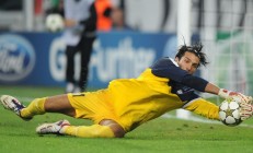 开云体育入口-希腊怪物怒吼！沉默军队卷走快船残骸