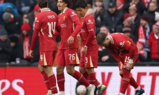 开云体育入口-利物浦遭遇艰难挑战，需全队合力拼搏