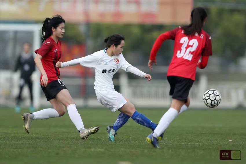 青岛女足领军东北足球赛，在家门口扛鼎