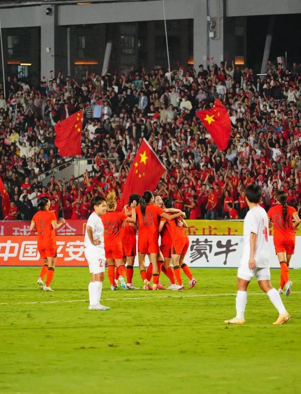 赛场精彩一战，中国女足获胜