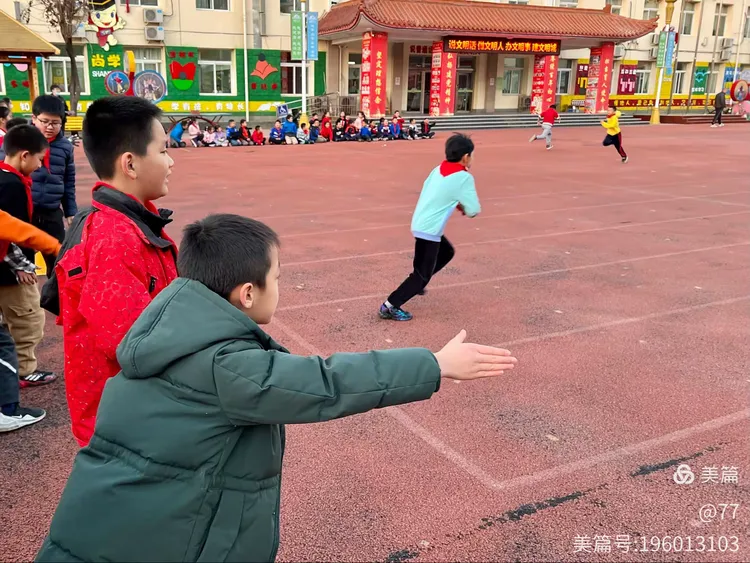 奋勇争先，各国选手在激烈角逐中争得头筹的简单介绍