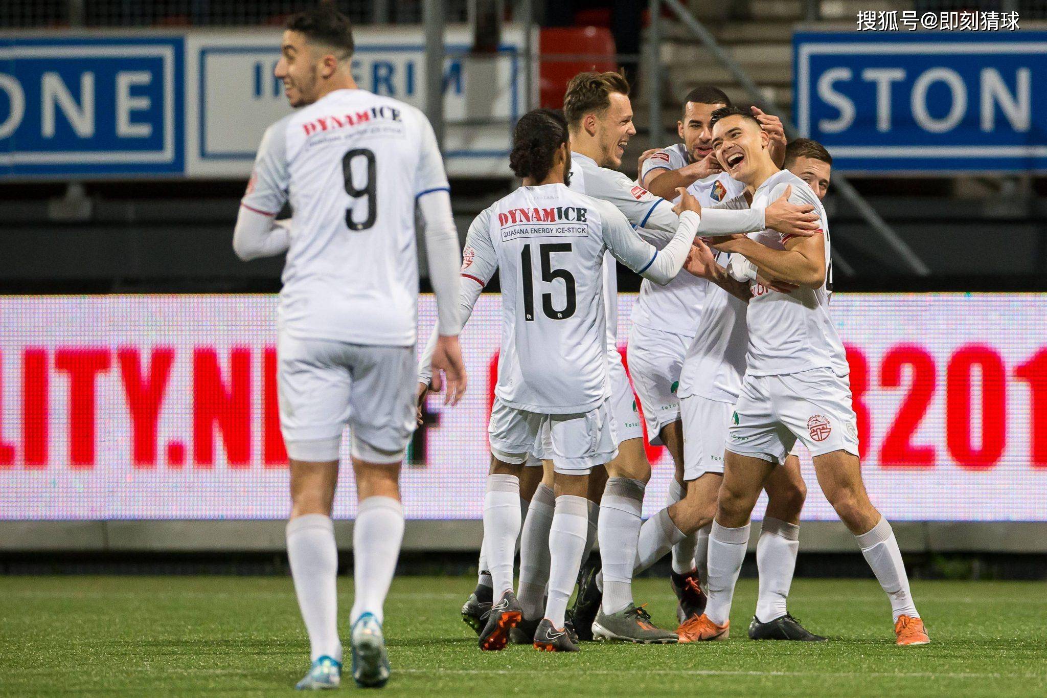 瘦狼队外线火力全开，球队强势升级