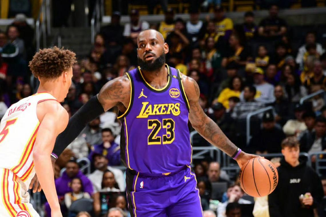 湖人大胜灰熊，止步两连败