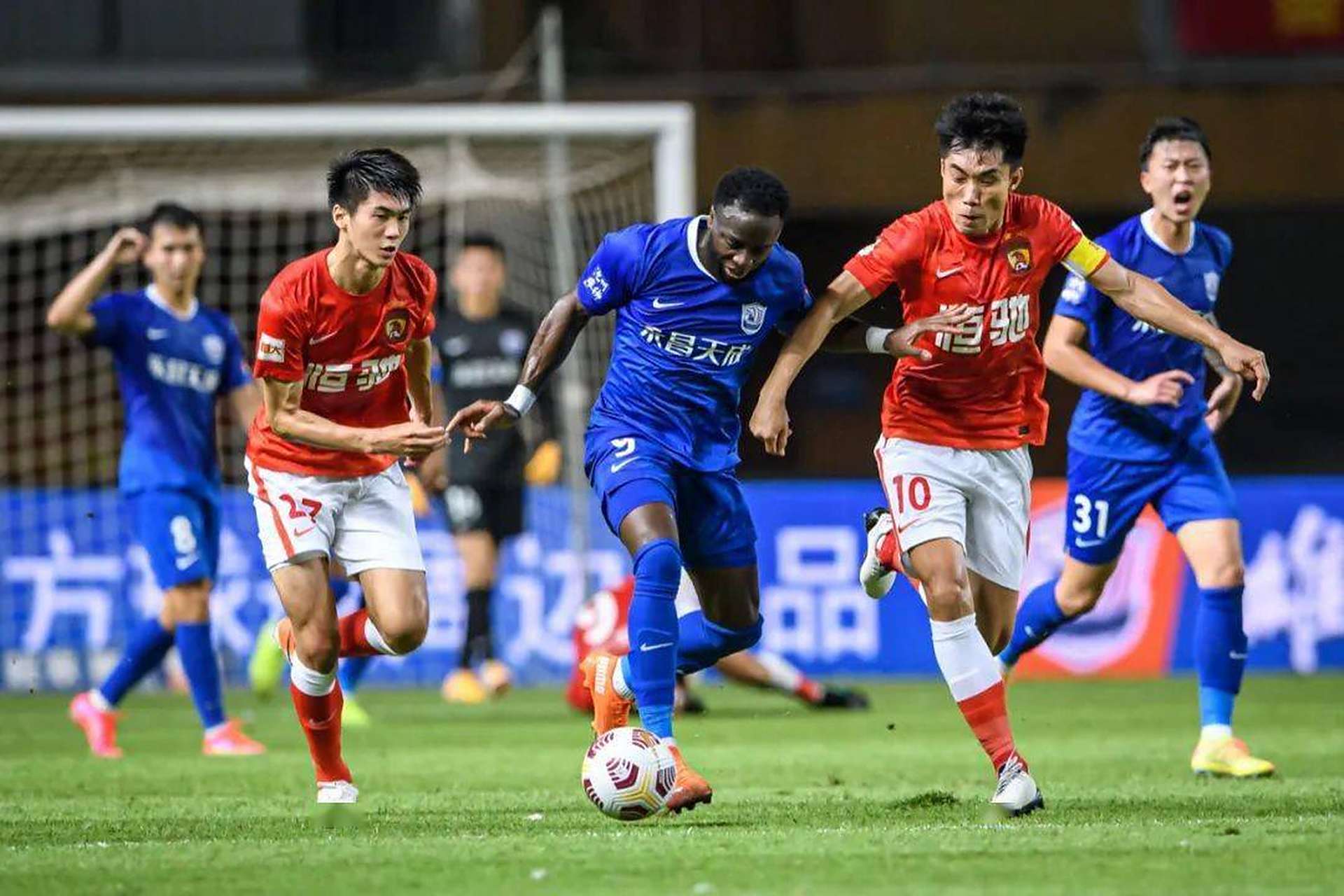 包含雄狮队签约新外援,提升球队实力的词条 包含雄狮队签约新外援,提升球队实力的词条