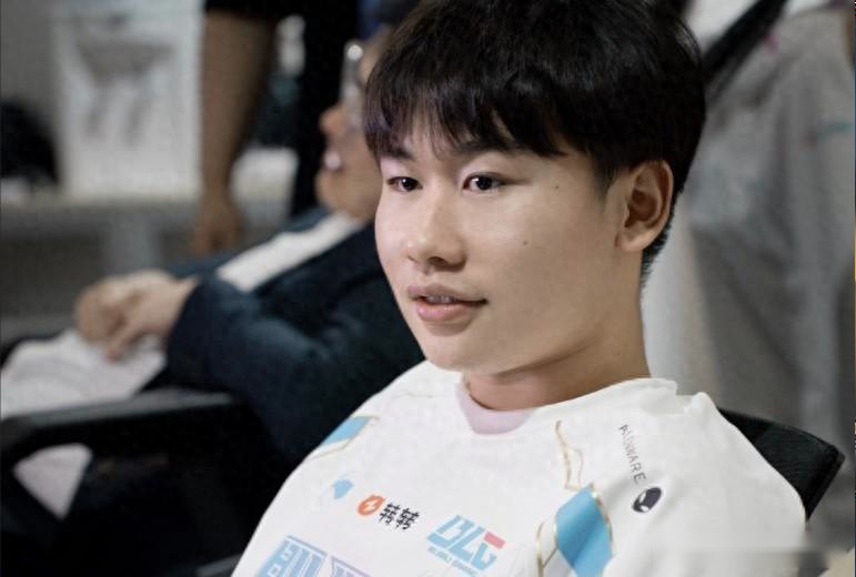 C9轻取JDG，Canyon关键团战开团秒人宿敌对决四强赛，留下经典瞬间