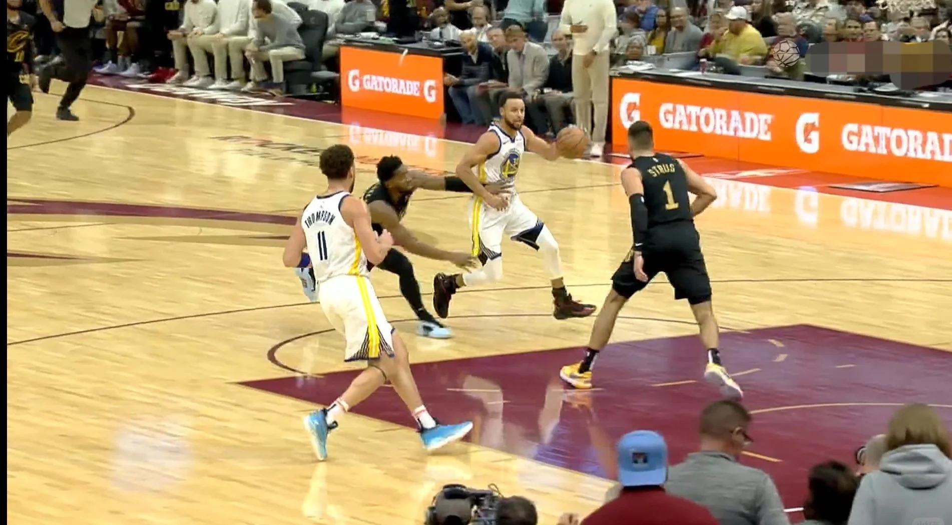 爵士胜勇士，米切尔全场砍下35分