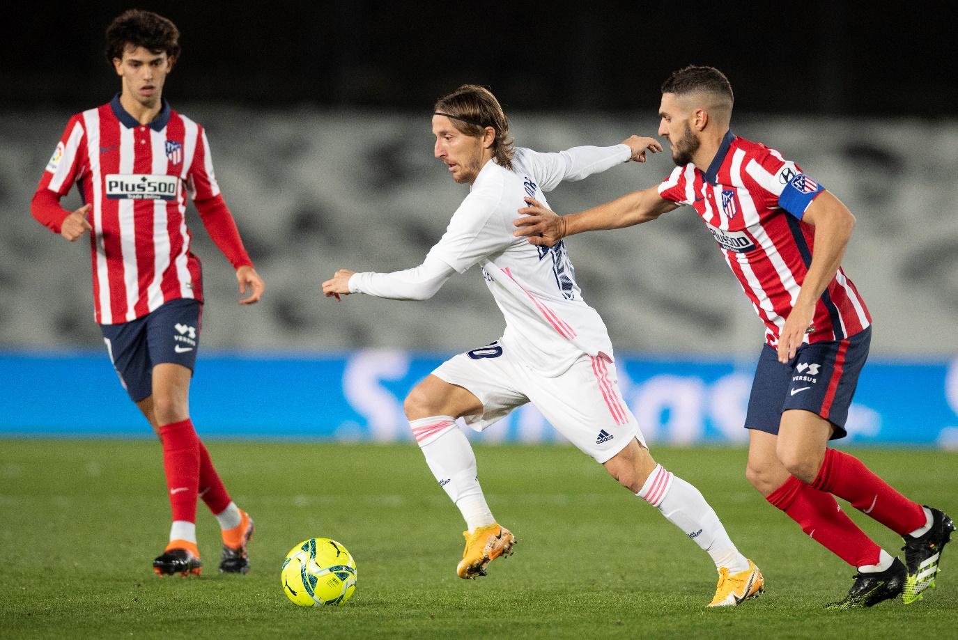 伯纳乌再战马德里德比，保持领跑势头