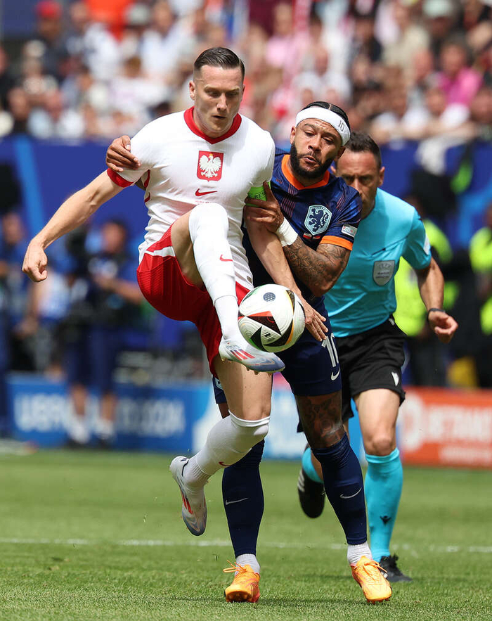 荷兰队被乌克兰逆转，小组战绩出现波动