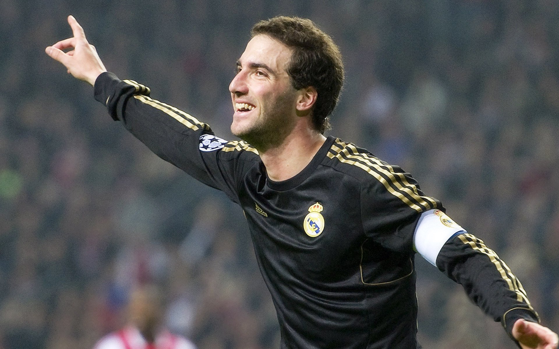 跨洋对决！广东力克奇才，浓眉安东尼·戴维斯展现关键统治力