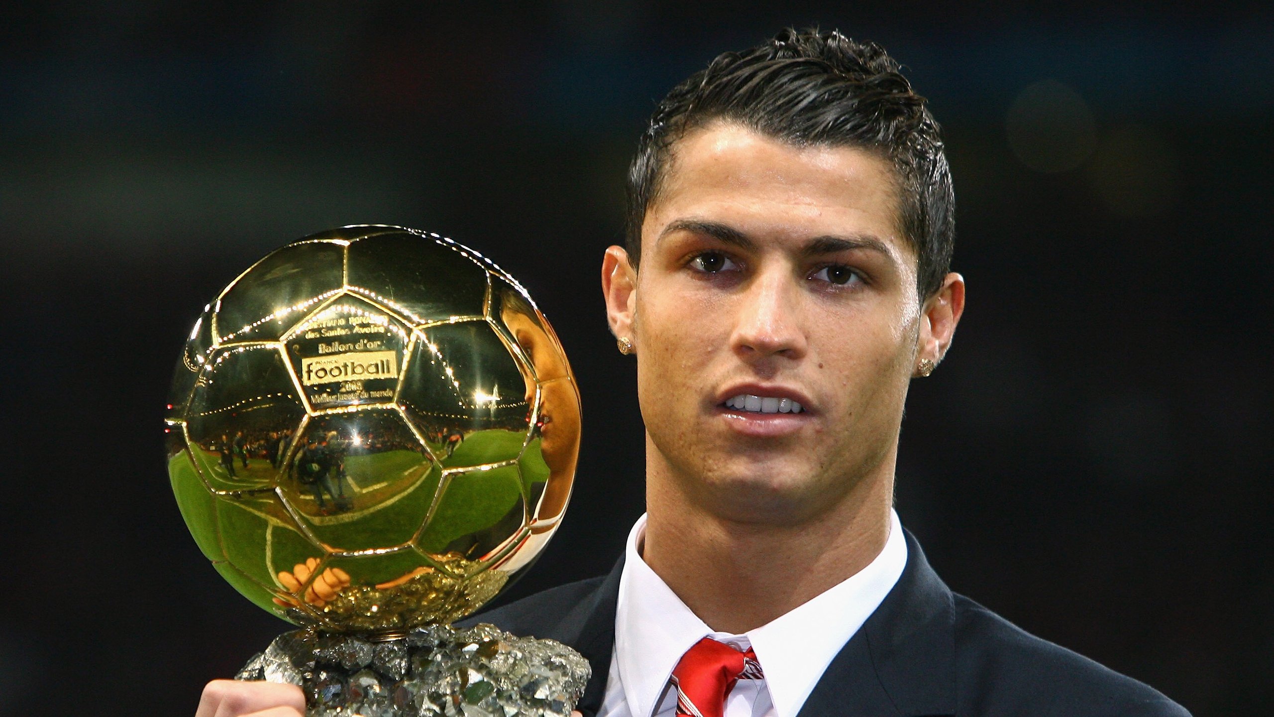 足球之夜的冰与火，哈兰德刷新纪录如火山喷发，拉齐奥掀翻尼斯似精密手术