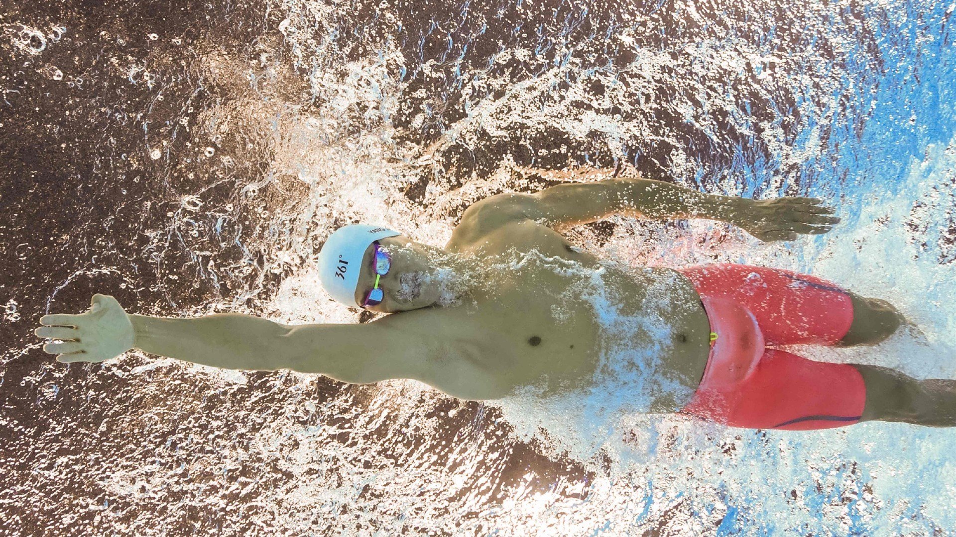 双城记,极速战场与绿茵收割—当赛道时速遇见球场智慧